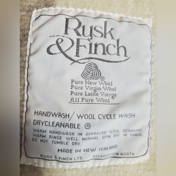 Rusk & Finch Wool Lap Knee Salmon Rotorua New Zealand Blanket Throw - Picture 7 of 7